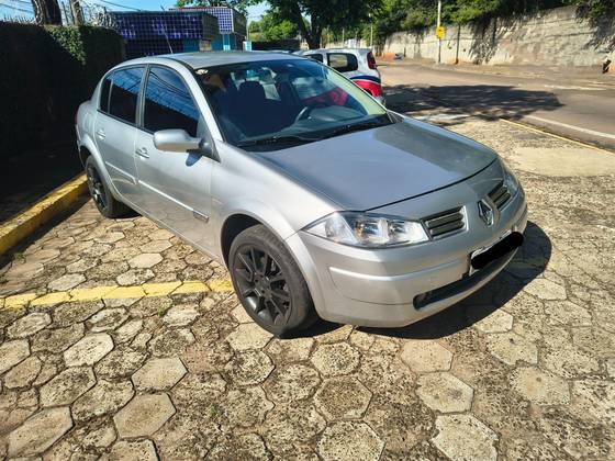 RENAULT MEGANE 2.0 DYNAMIQUE SEDAN 16V GASOLINA 4P AUTOMÁTICO RENAULT MEGANE 2.0 DYNAMIQUE SEDAN 16V GASOLINA 4P AUTOMÁTICO